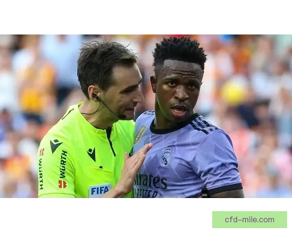 西班牙暴雨来袭瓦伦西亚足球赛事被迫延期